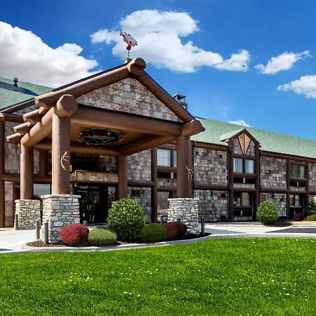Bass Pro Shops Angler'S Lodge Springfield Exterior photo